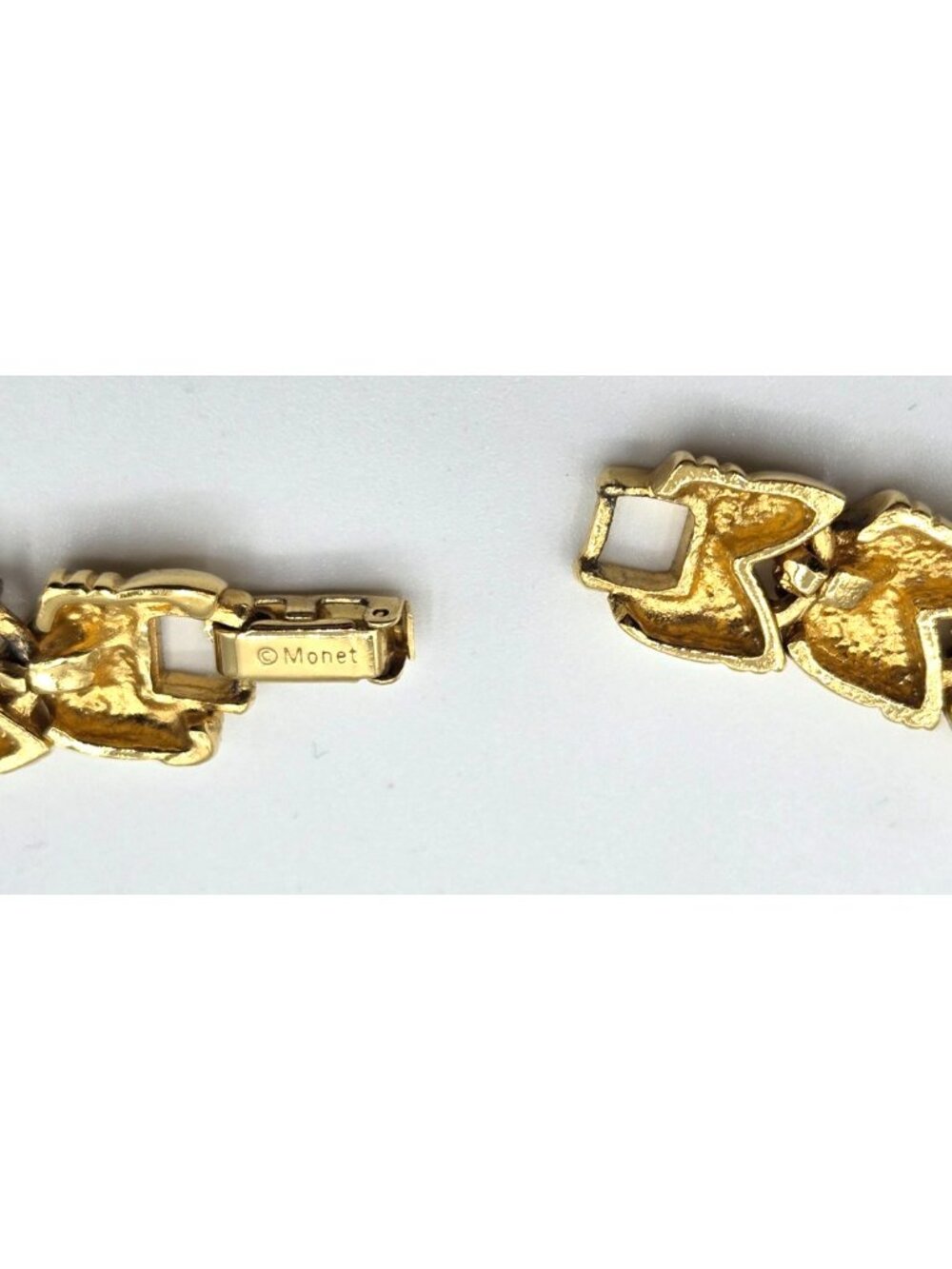 Vintage Monet Signed Gold Tone Textured Chevron Necklace 16" Weighs 56 grams - Picture 6 of 7